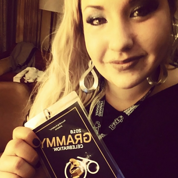 Meet your Posher, Ally - Picture 5 of 8